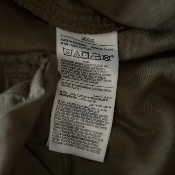 Old Navy ‘94 reisssue classic cargos — never worn! - Picture 6 of 6